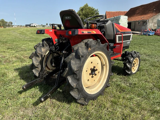 Yanmar f175 vierwielaangedreven minitractor - afbeelding 14 van  18
