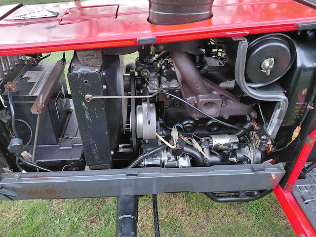 Yanmar f20 vierwielaangedreven minitractor - afbeelding 5 van  13