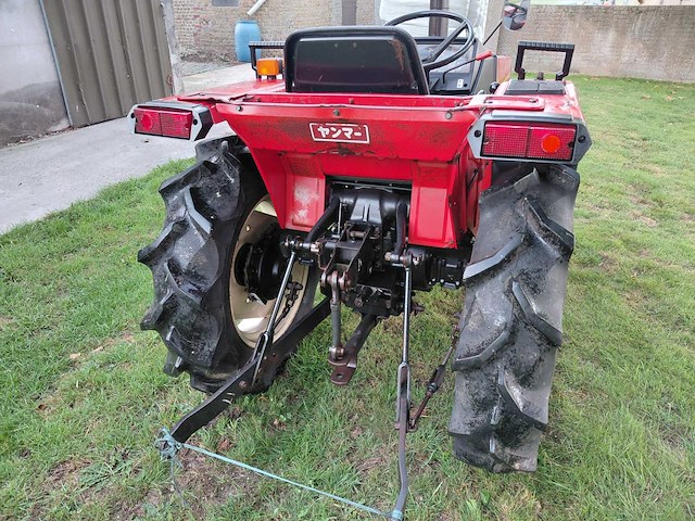 Yanmar f20 vierwielaangedreven minitractor - afbeelding 8 van  13