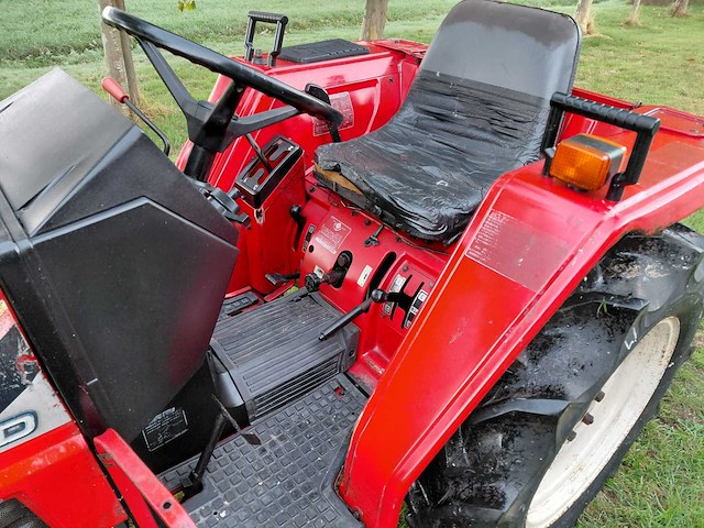 Yanmar f20 vierwielaangedreven minitractor - afbeelding 6 van  13