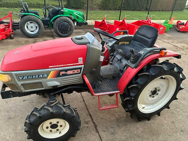 Yanmar f200 4wd 547 uur - afbeelding 4 van  7