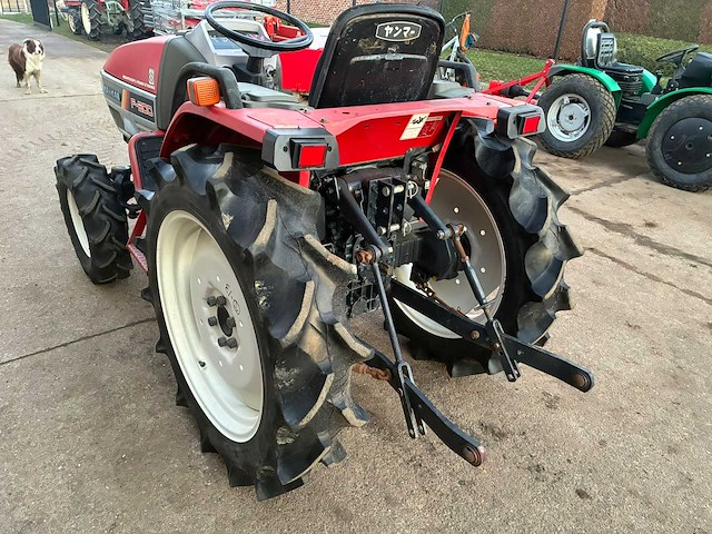 Yanmar f200 4wd 547 uur - afbeelding 6 van  7