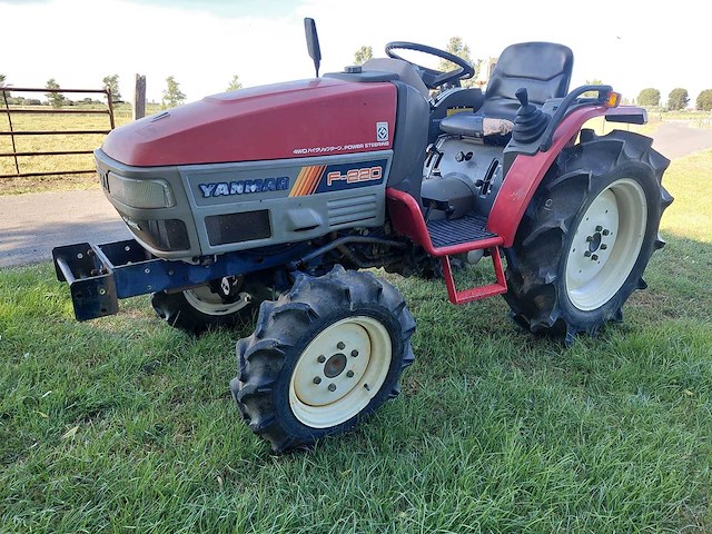 Yanmar f220 minitractor - afbeelding 1 van  16