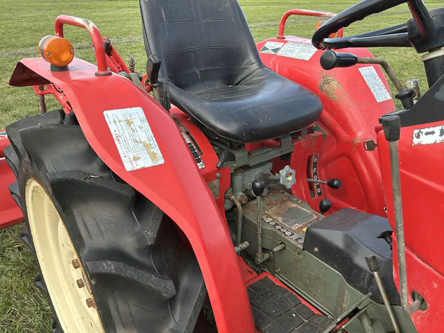 Yanmar ym1820d vierwielaangedreven minitractor met grondfrees - afbeelding 8 van  25