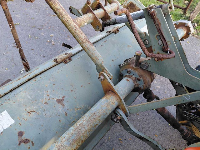 Yanmar ym2010 minitractor met grondfrees - afbeelding 8 van  18