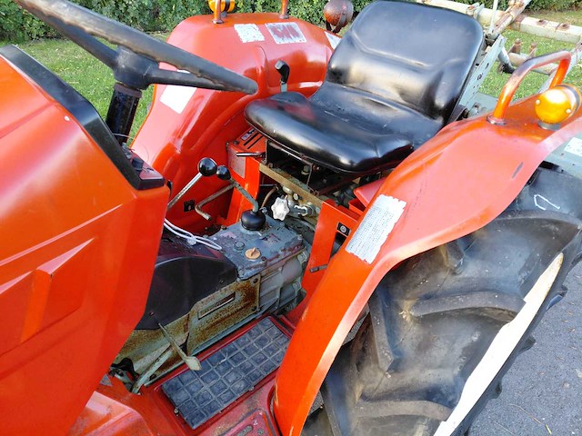 Yanmar ym2010 minitractor met grondfrees - afbeelding 15 van  18