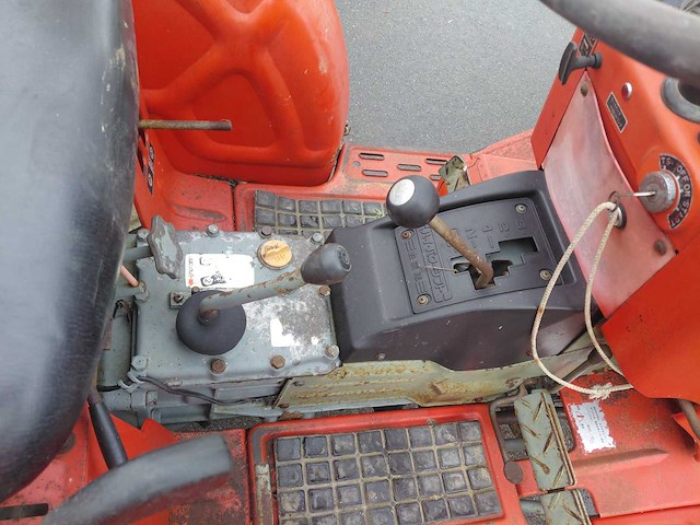 Yanmar ym2010 minitractor - afbeelding 8 van  9