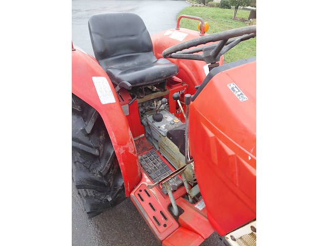 Yanmar ym2010 minitractor - afbeelding 3 van  10