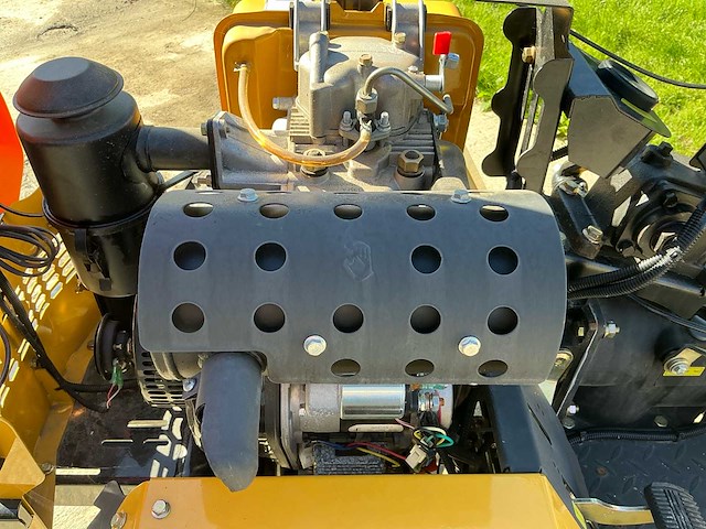 Yarmax 195fc - 2025 - wi18d 18hp met aardaplrooier - minitractor - afbeelding 17 van  25