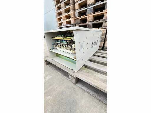 Yaskawa - cimr-p5c4075 - varispeed 616p5 (140kva) - frequentieregelaar - afbeelding 7 van  9
