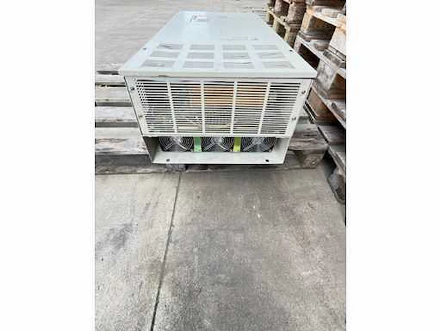 Yaskawa - cimr-p5c4075 - varispeed 616p5 (140kva) - frequentieregelaar - afbeelding 9 van  9