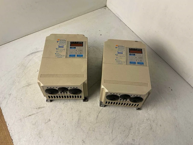 Yaskawa cimr-pca40p4 606pc3 frequentieregelaar (2x) - afbeelding 1 van  6