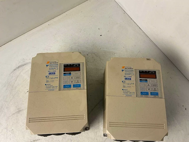 Yaskawa cimr-pca40p4 606pc3 frequentieregelaar (2x) - afbeelding 2 van  6