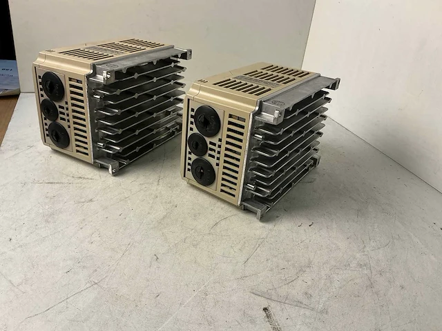 Yaskawa cimr-pca40p4 606pc3 frequentieregelaar (2x) - afbeelding 4 van  6