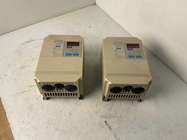 Yaskawa cimr-pca40p4 606pc3 frequentieregelaar (2x) - afbeelding 1 van  5