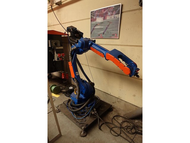 Yaskawa lasrobot met afzuiging - afbeelding 1 van  35