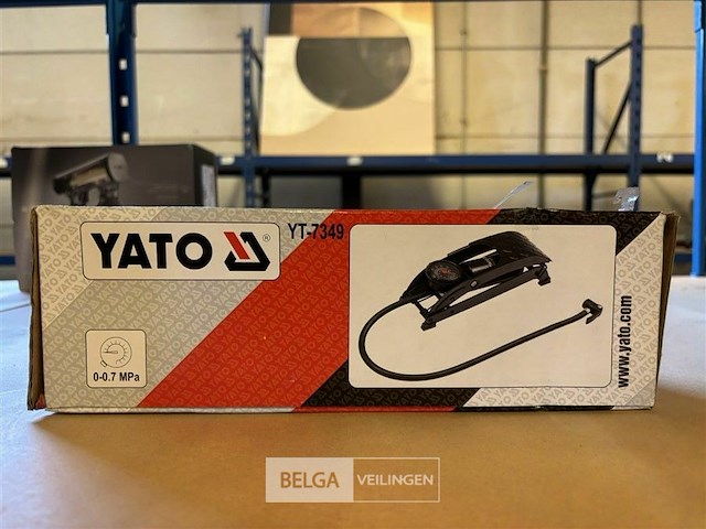 Yato voetpomp - met manometer - afbeelding 1 van  3