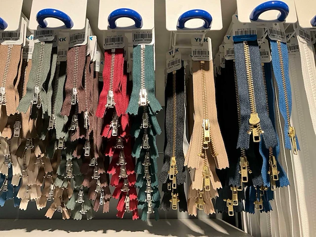 Ykk ritsen en ophangsysteem (circa 1000 stuks) - afbeelding 2 van  17