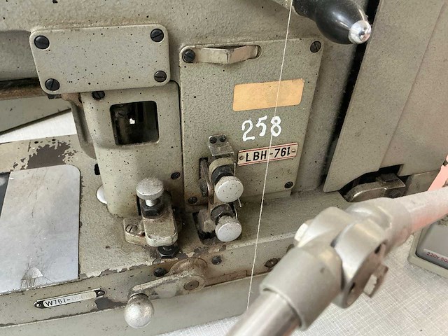 Yuki lbh-761 / lbh-762 knoopsgaten machine tweeling - afbeelding 2 van  11