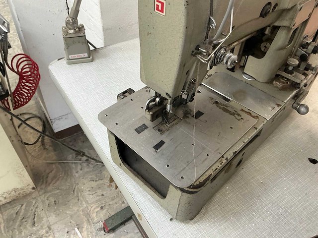Yuki lbh-761 / lbh-762 knoopsgaten machine tweeling - afbeelding 8 van  11