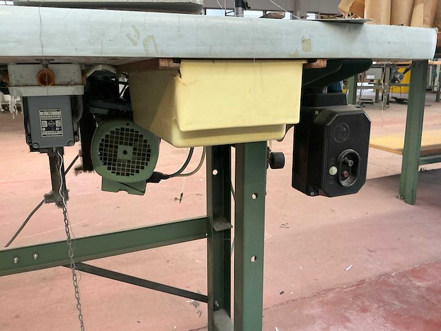 Yuki lbh-761 / lbh-762 knoopsgaten machine tweeling - afbeelding 9 van  11