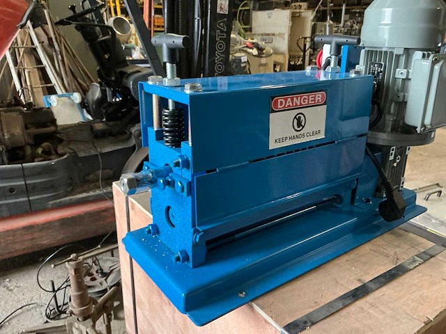 Yumo draadstripmachine - afbeelding 6 van  7