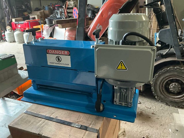 Yumo draadstripmachine - afbeelding 5 van  7