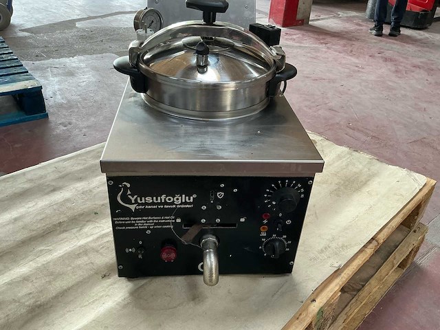 Yusufoglu kippenrotisserie - afbeelding 1 van  7