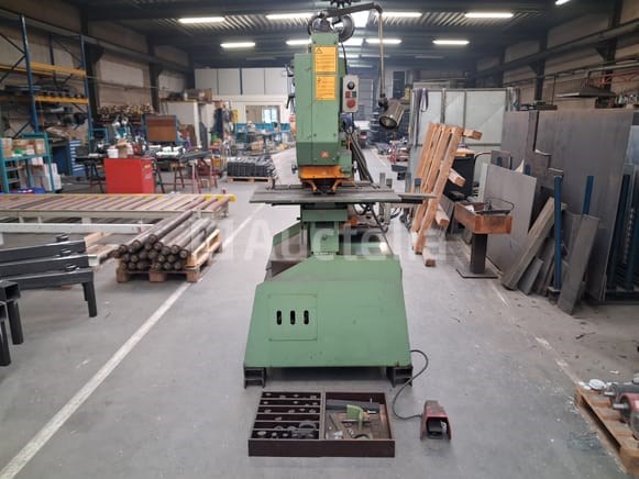 Zaag-, boor- en lasstations