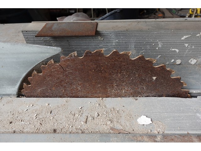 Zaagtafel akita - afbeelding 5 van  6