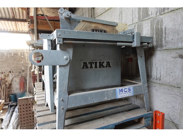 Zaagtafel akita - afbeelding 1 van  3