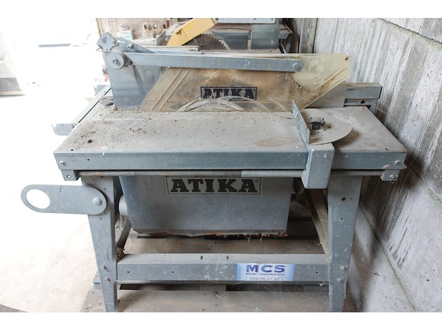 Zaagtafel akita - afbeelding 2 van  3