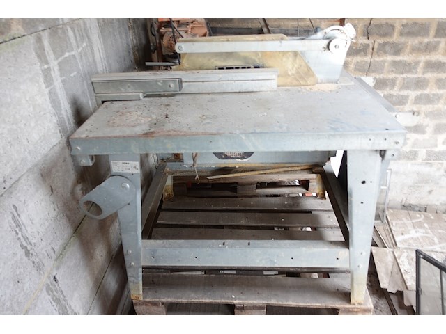 Zaagtafel akita - afbeelding 1 van  4