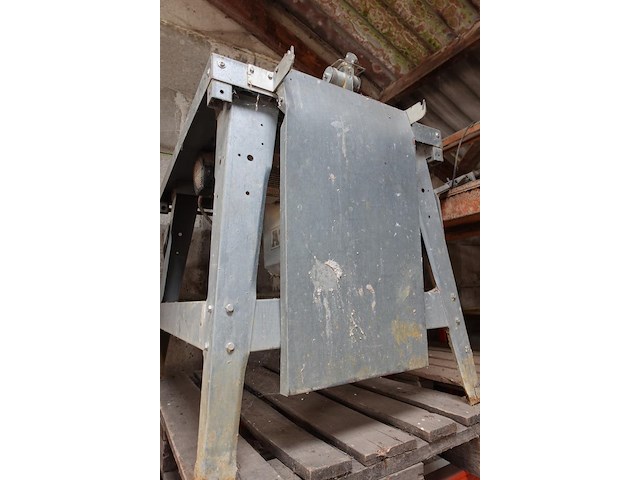 Zaagtafel akita - afbeelding 4 van  4