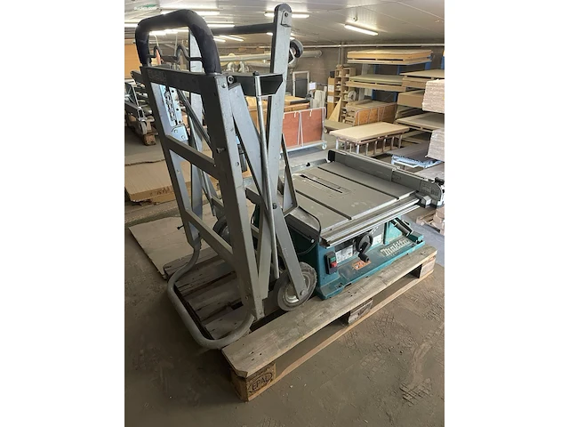Zaagtafel met onderstel makita 2704 - afbeelding 1 van  2