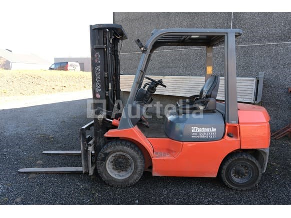 Zagen, penen, freesmachines, randbandmachines, heftrucks