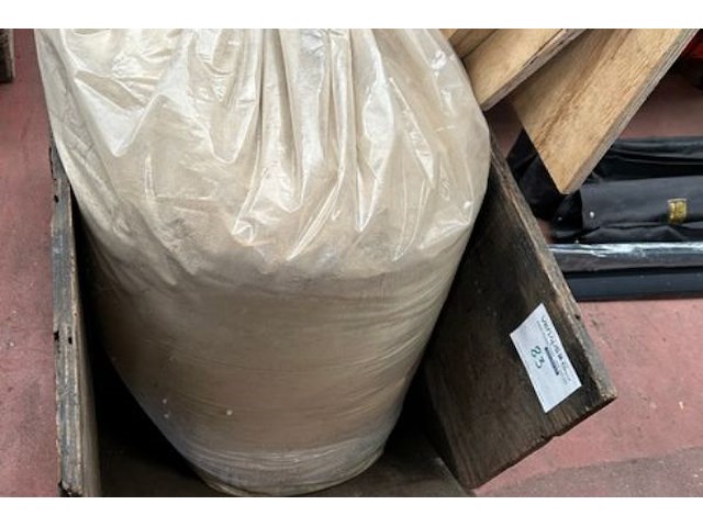 Zak met zaagsel in kar - afbeelding 2 van  5