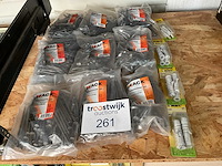 Zakken met nagels en pluggen - afbeelding 1 van  9