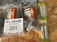 Zakken met nagels en pluggen - afbeelding 3 van  9