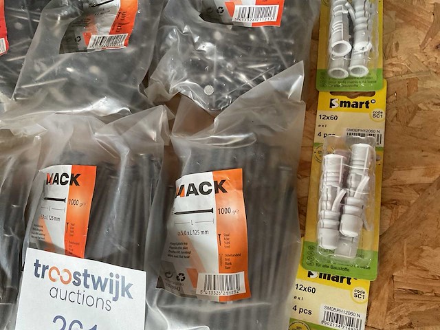 Zakken met nagels en pluggen - afbeelding 4 van  9