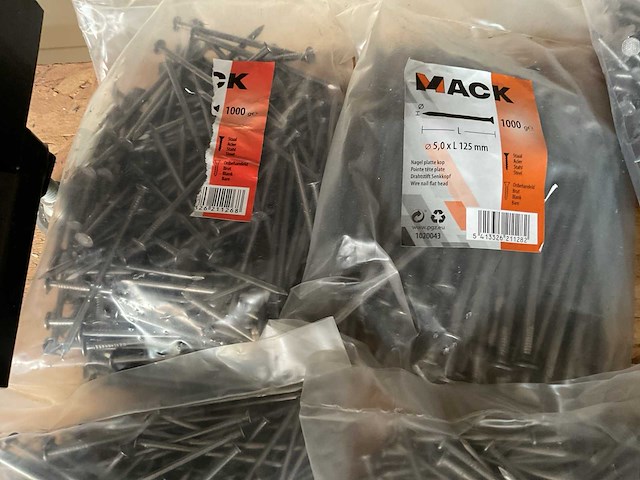 Zakken met nagels en pluggen - afbeelding 7 van  9