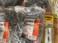 Zakken met nagels en pluggen - afbeelding 9 van  9