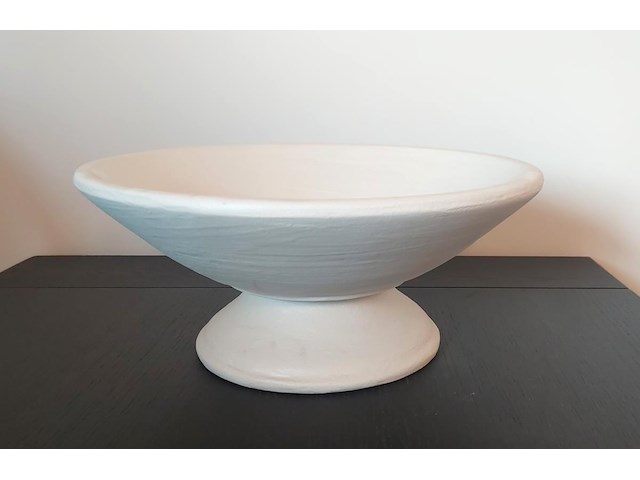 Zandlopervormige schaal in mortex (melkkleur) - afbeelding 1 van  3