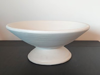 Zandlopervormige schaal in mortex (melkkleur) - afbeelding 1 van  3