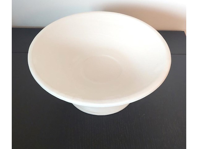 Zandlopervormige schaal in mortex (melkkleur) - afbeelding 2 van  3