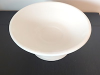 Zandlopervormige schaal in mortex (melkkleur) - afbeelding 2 van  3