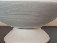 Zandlopervormige schaal in mortex (melkkleur) - afbeelding 3 van  3