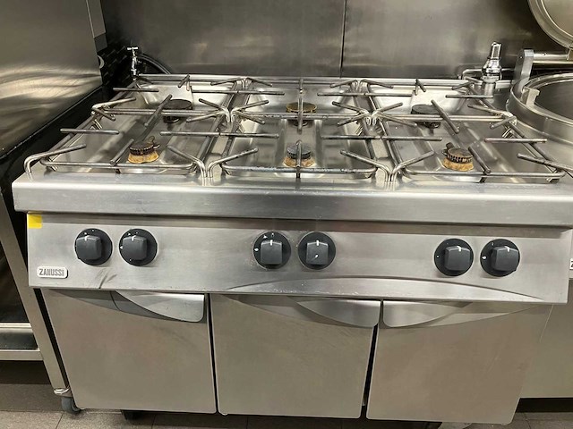 Zanussi 6 bekkens gasfornuis - afbeelding 1 van  2