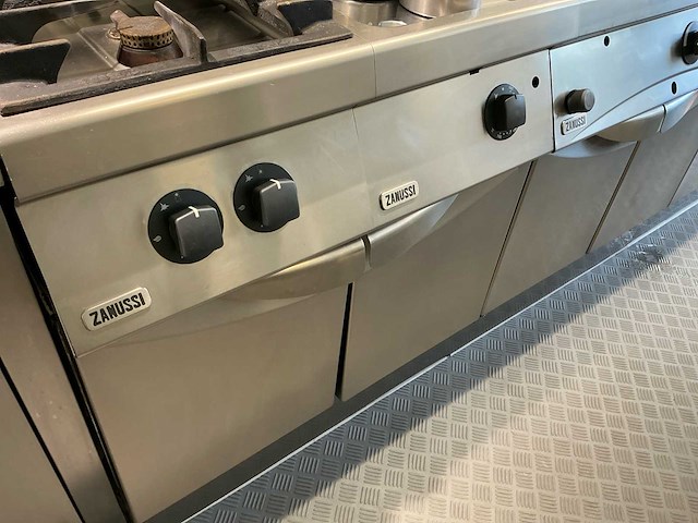 Zanussi inox keuken - afbeelding 30 van  35