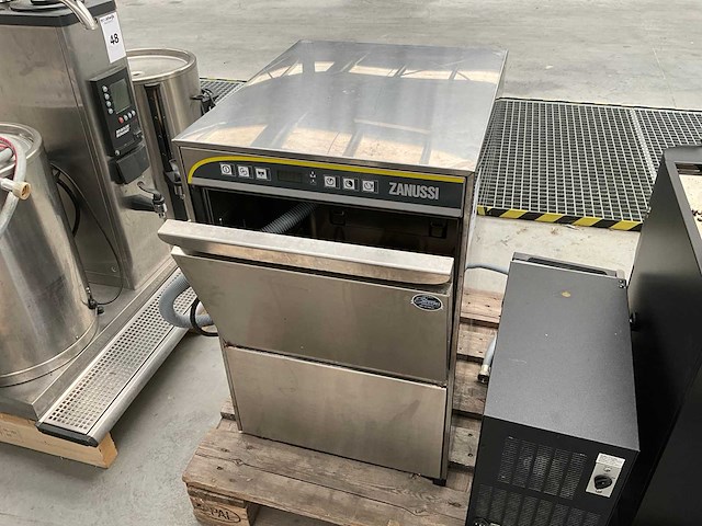 Zanussi korvenvaatwasmachine - afbeelding 1 van  2